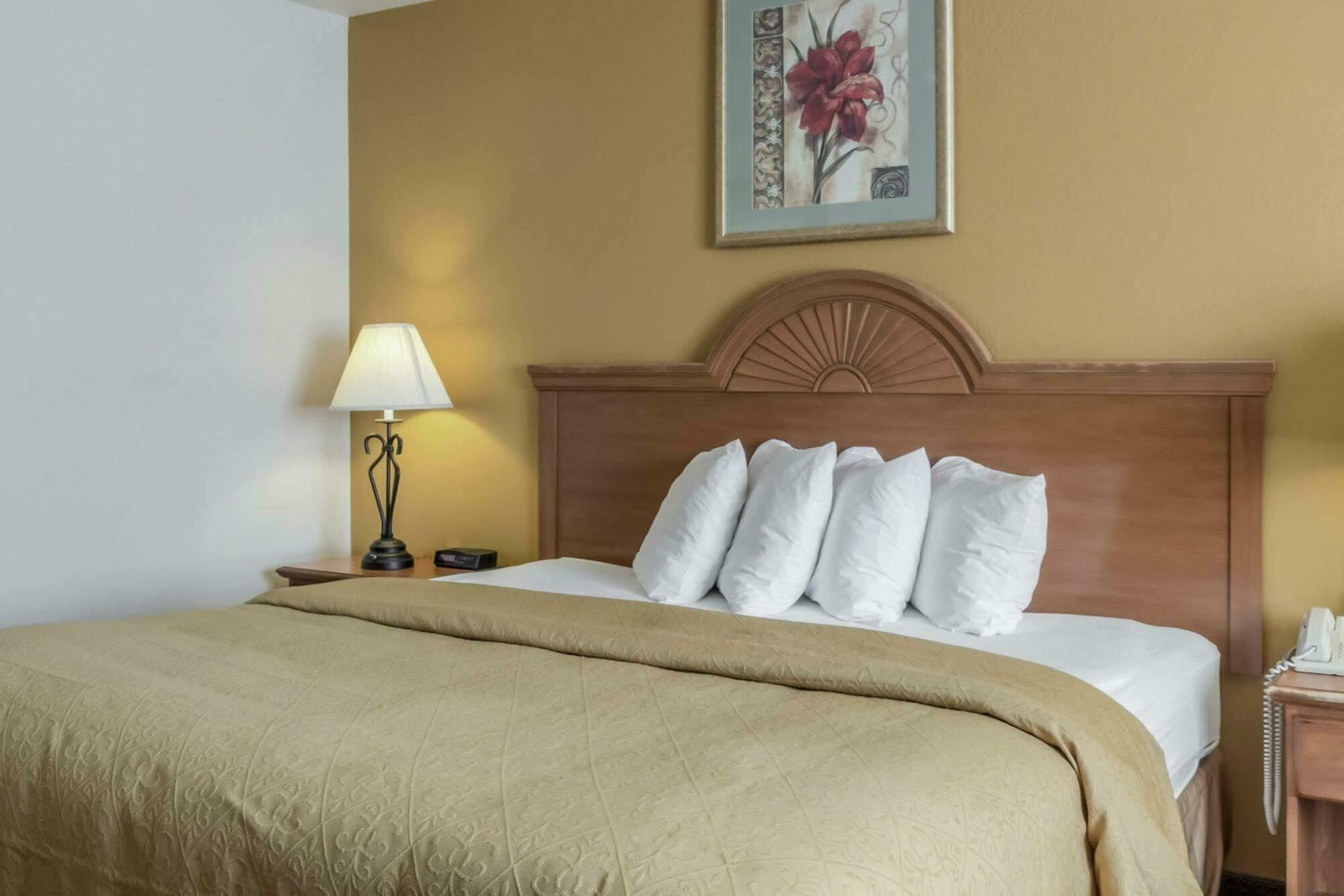 Quality Inn Huron Exteriér fotografie